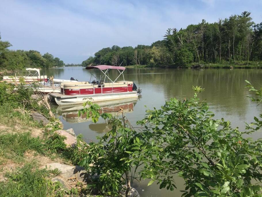 Cozy Cottage Retreat Lambton Shores 외부 사진